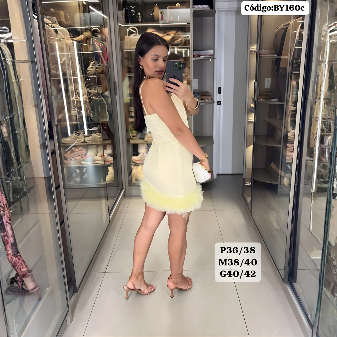 Vestido Mini Corset con Plumas en el Bajo – Glam de Fiesta
