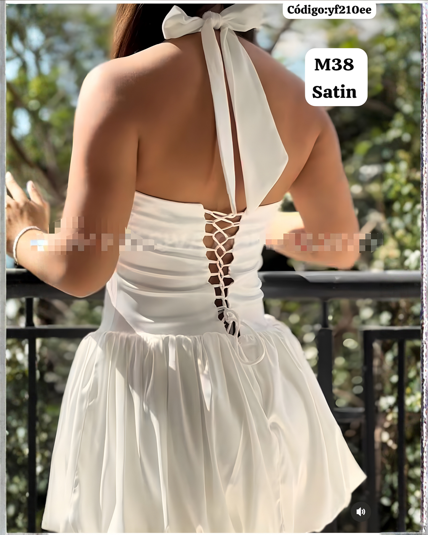 Vestido Satin Glow Halter: espalda corset y falda globo irresistible