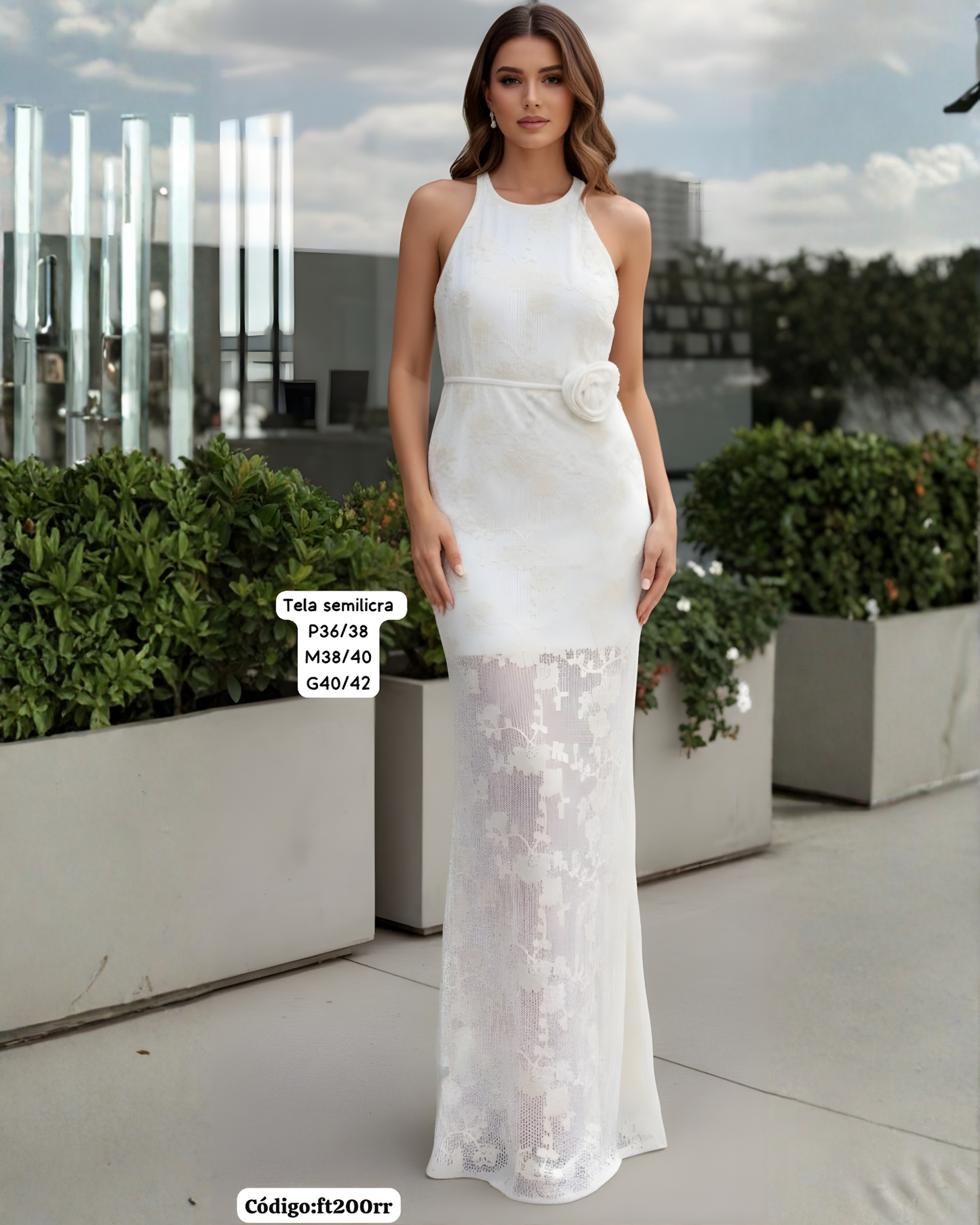 Vestido Largo Halter con Encaje Floral y Flor en Cintura — Elegancia que Enamora