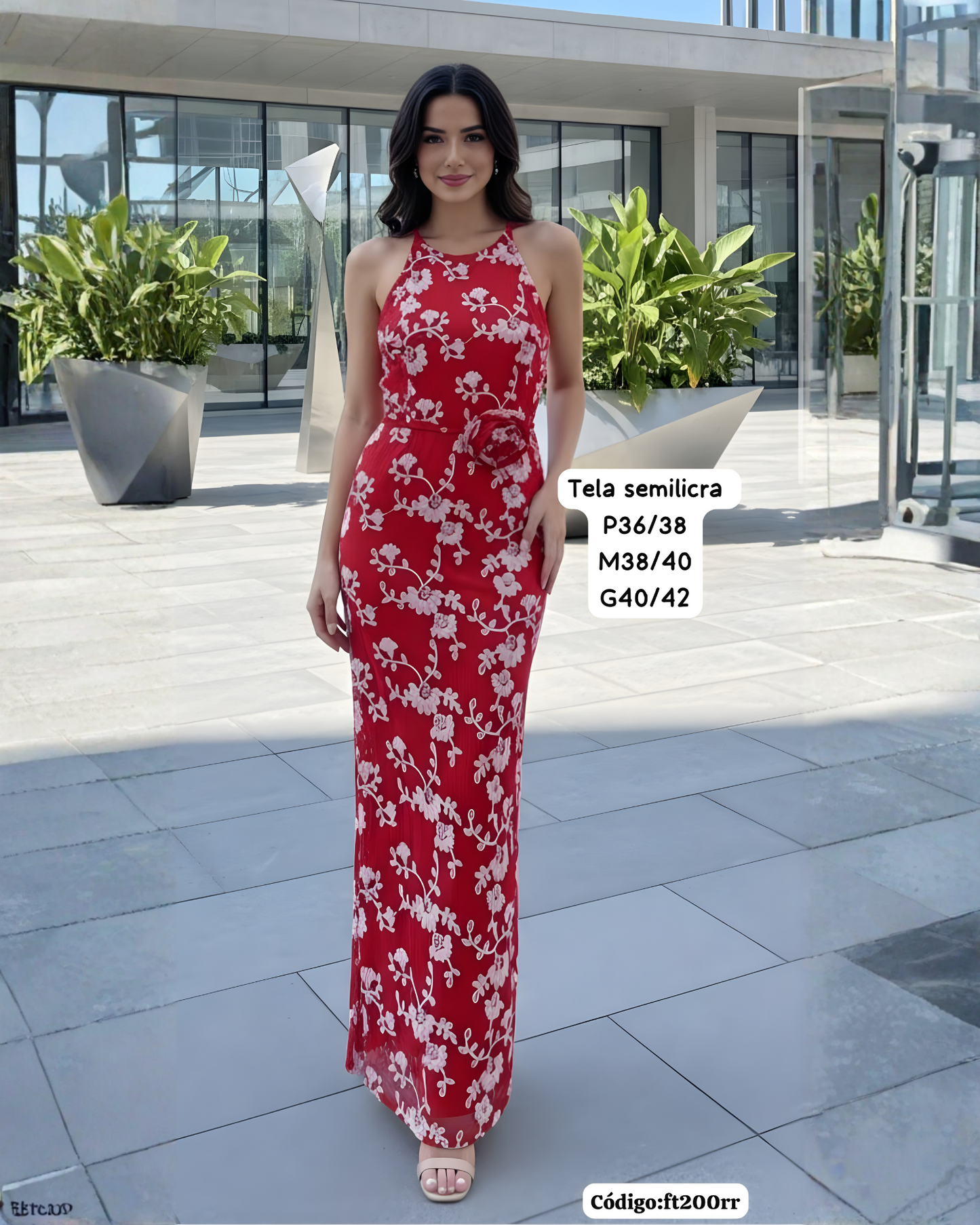 Vestido Largo Halter con Encaje Floral y Flor en Cintura — Elegancia que Enamora